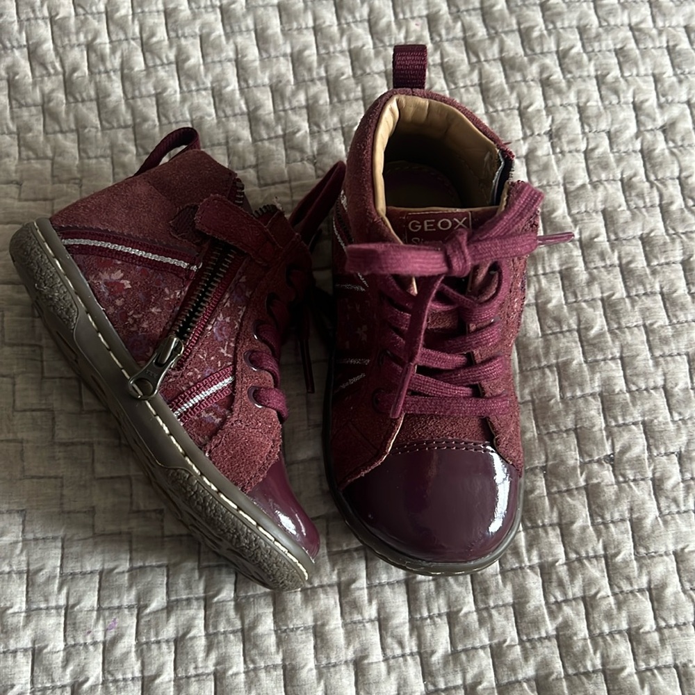 Girl’s Geox walker shoes. Like new! Size 22